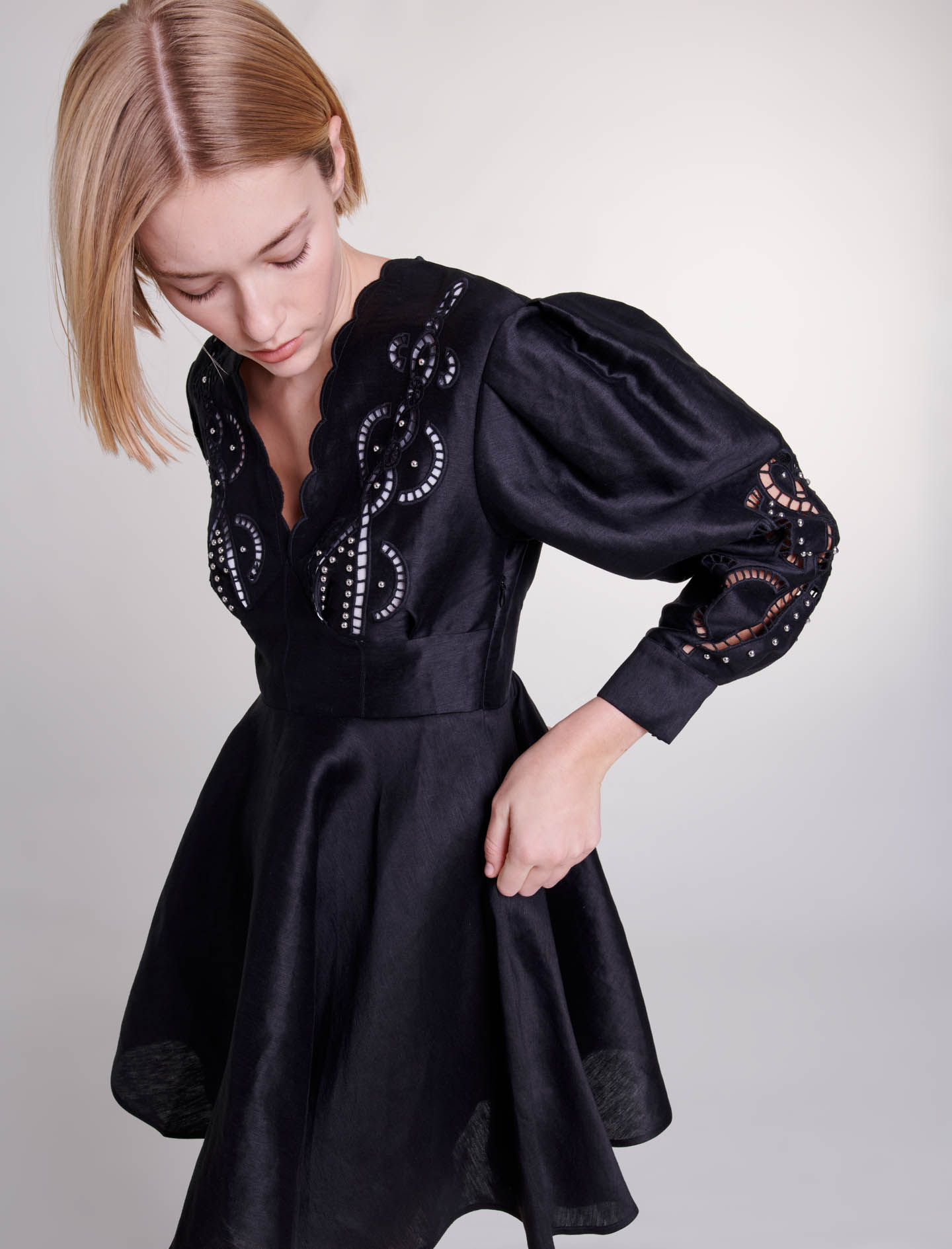 Short Embroidered Linen dress - Black