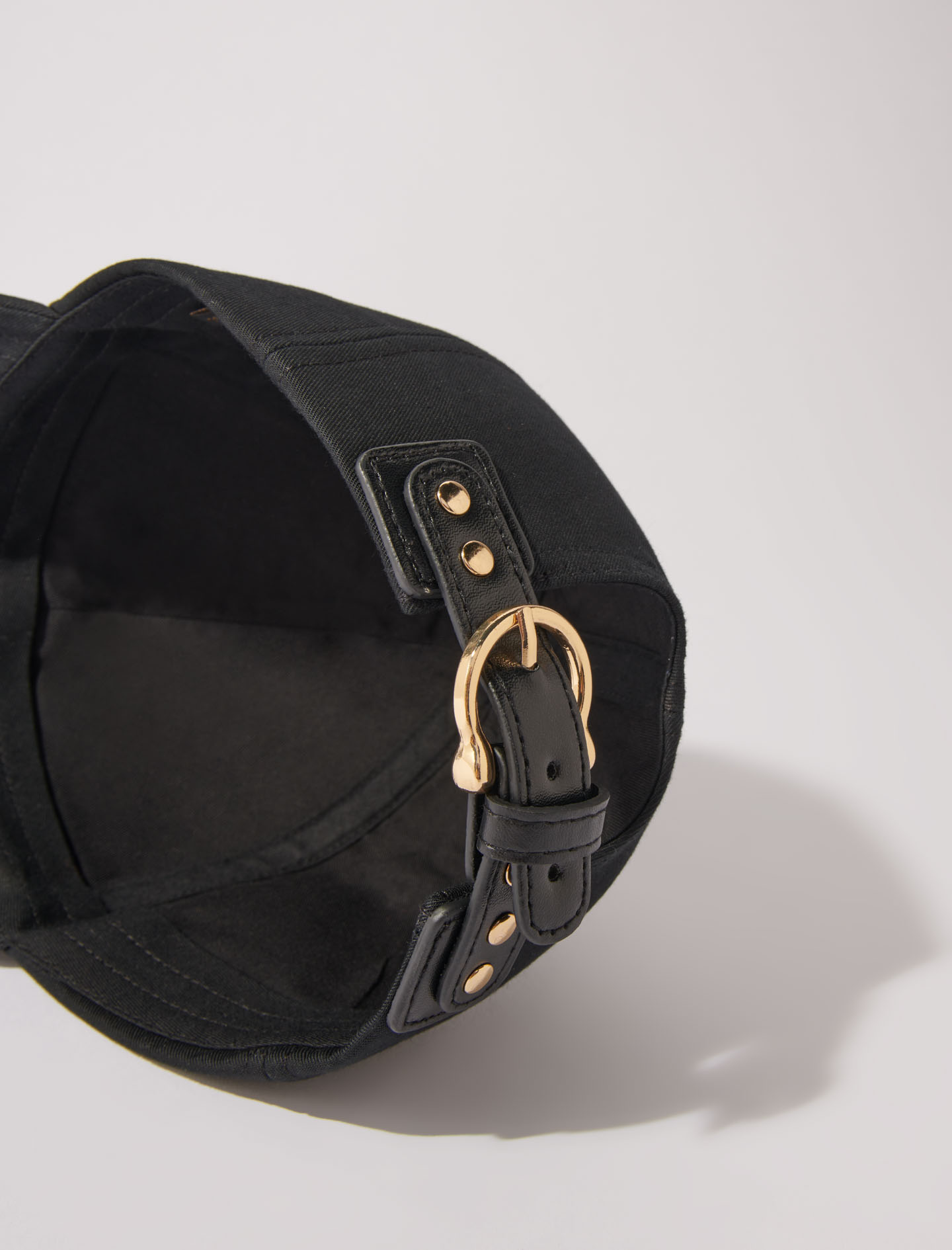 Cotton cap with gold tone buckle - Black