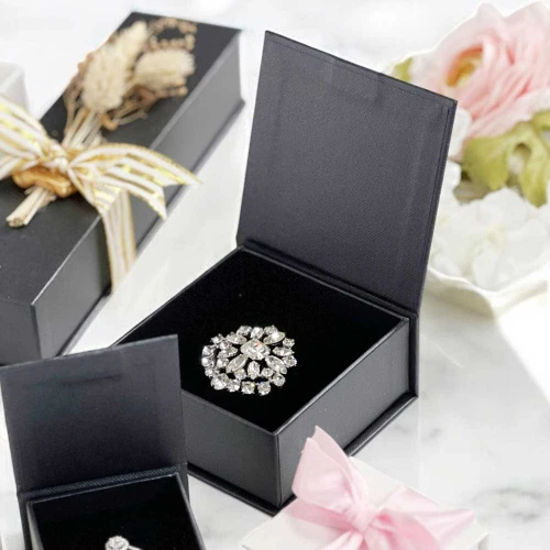 3" x 3" x 1-1/4" Akoya Black Pearl Jewellery Box