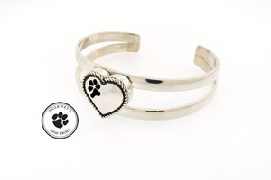 Shown with Black Paw Shown with Black Paw