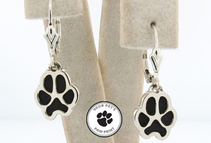 Shown with Black Paw Shown with Black Paw