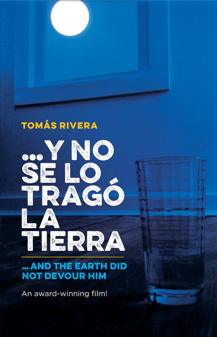Y No Se Lo Trago La Tierra / ...and the Earth Did Not Devour Him (Spanish and English Edition)
