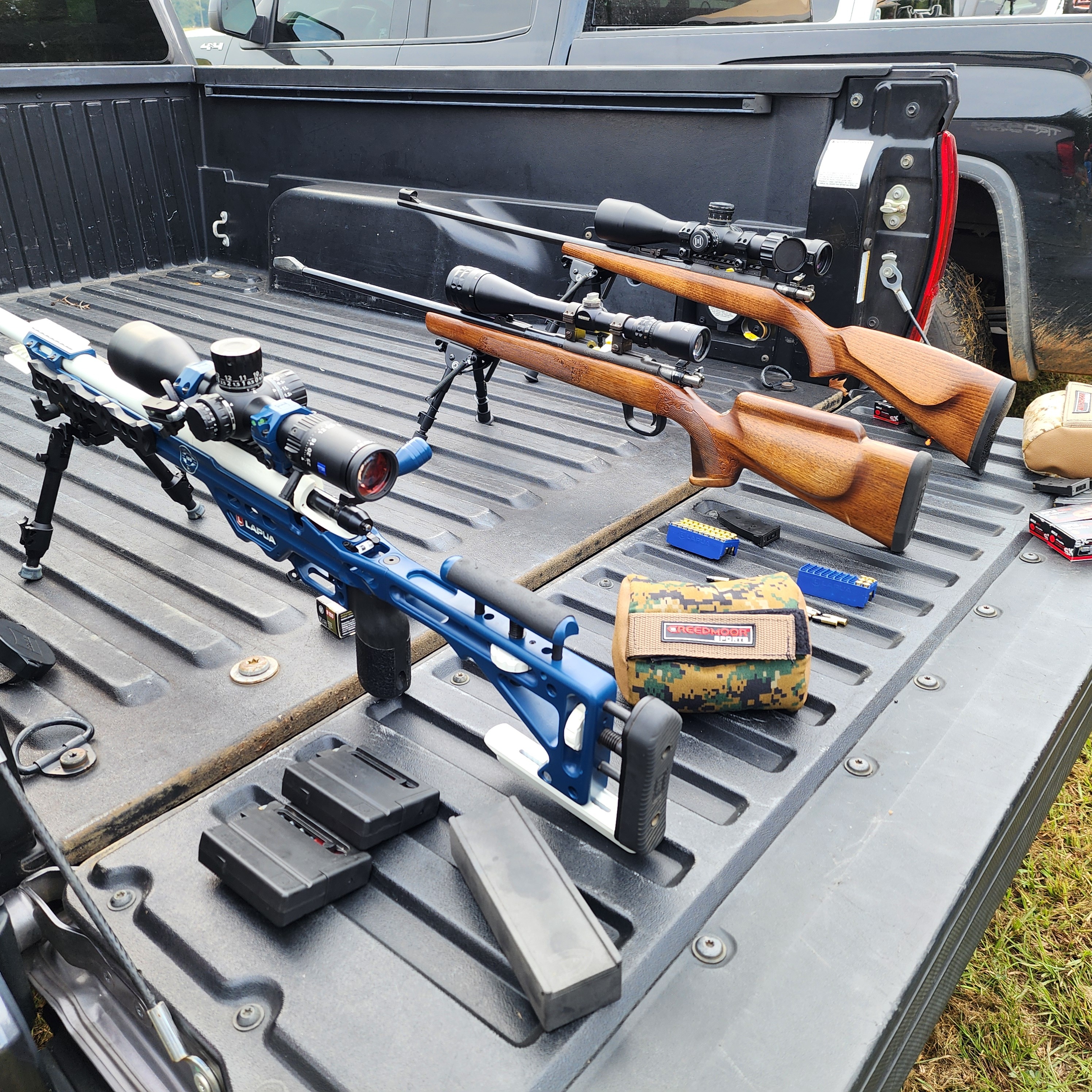 Long Gong rifles ready for the match.