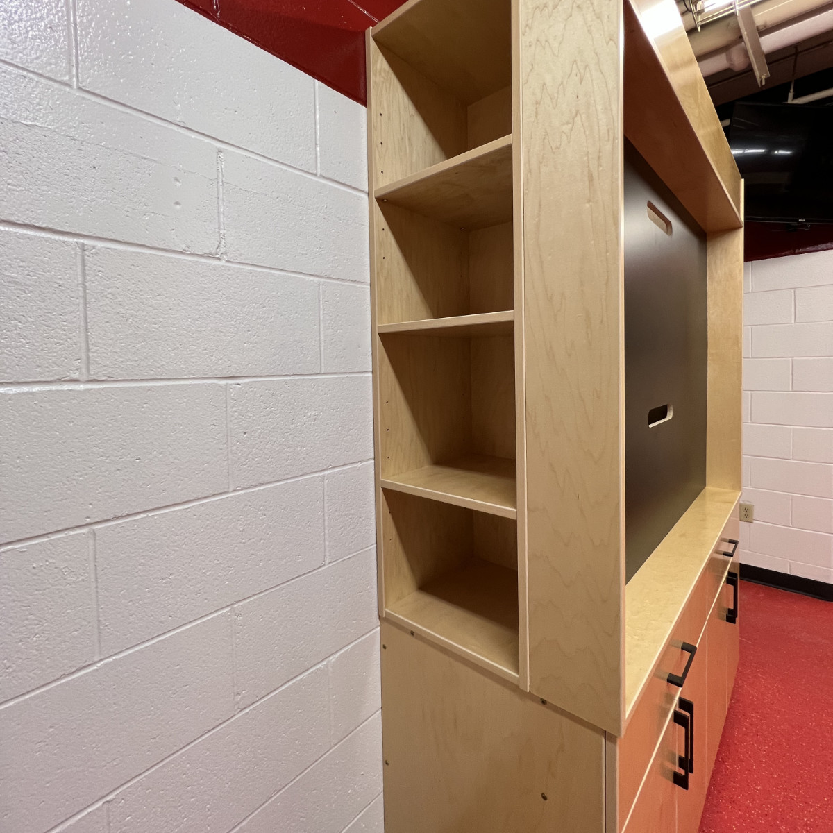 x600 PRO Hockey Locker Guelph at xHockeyProducts.ca Canada