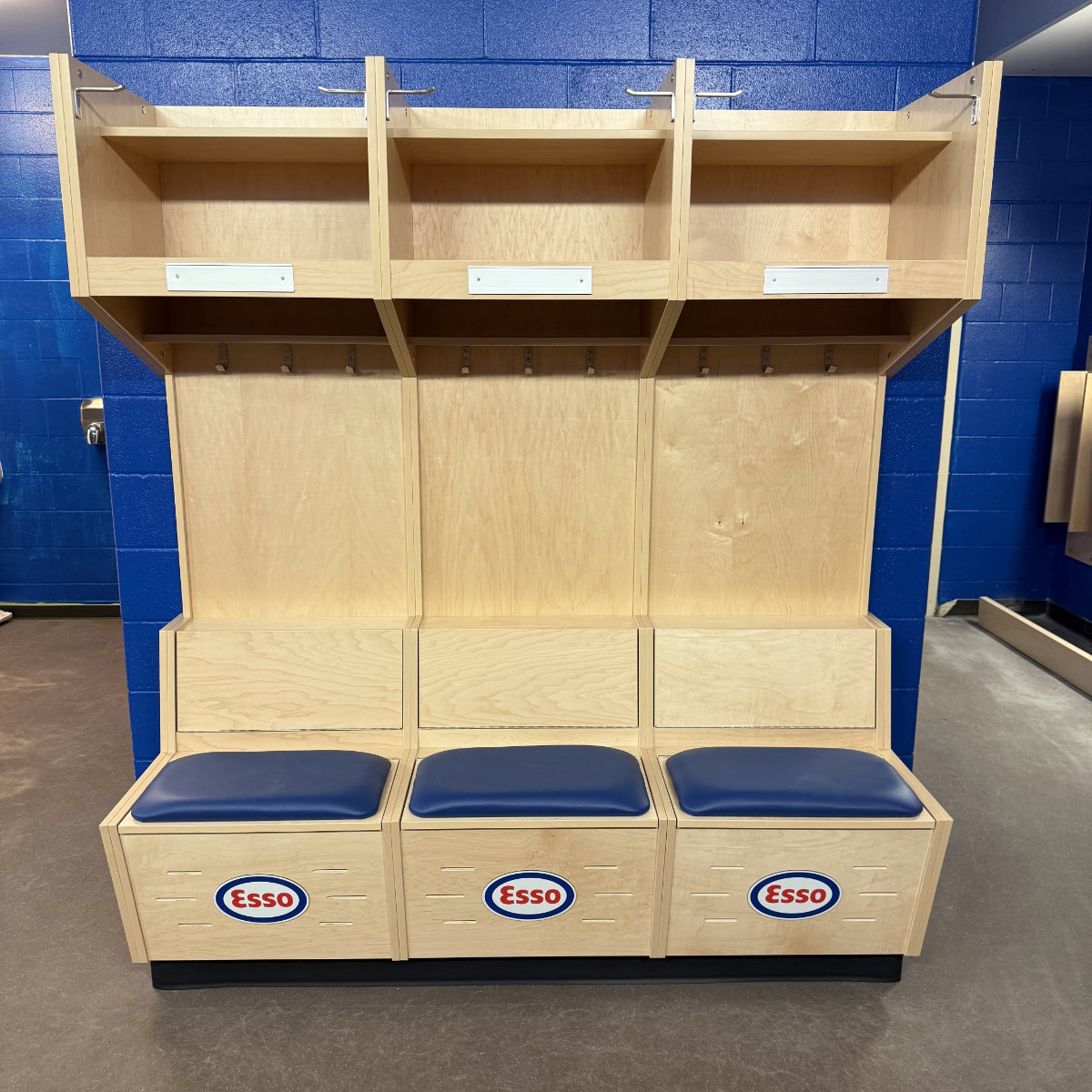 x200 Complete PRO Hockey Locker at xHockeyProducts.ca Canada