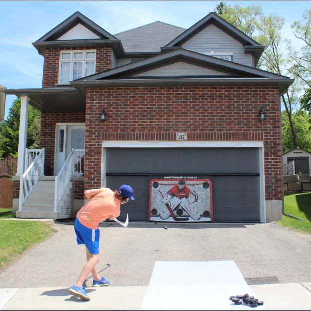 The SportScreen Remote Controlled Rollup Shooting Tarp + Shooting Pad Bundle from xHockeyProducts.ca Canada