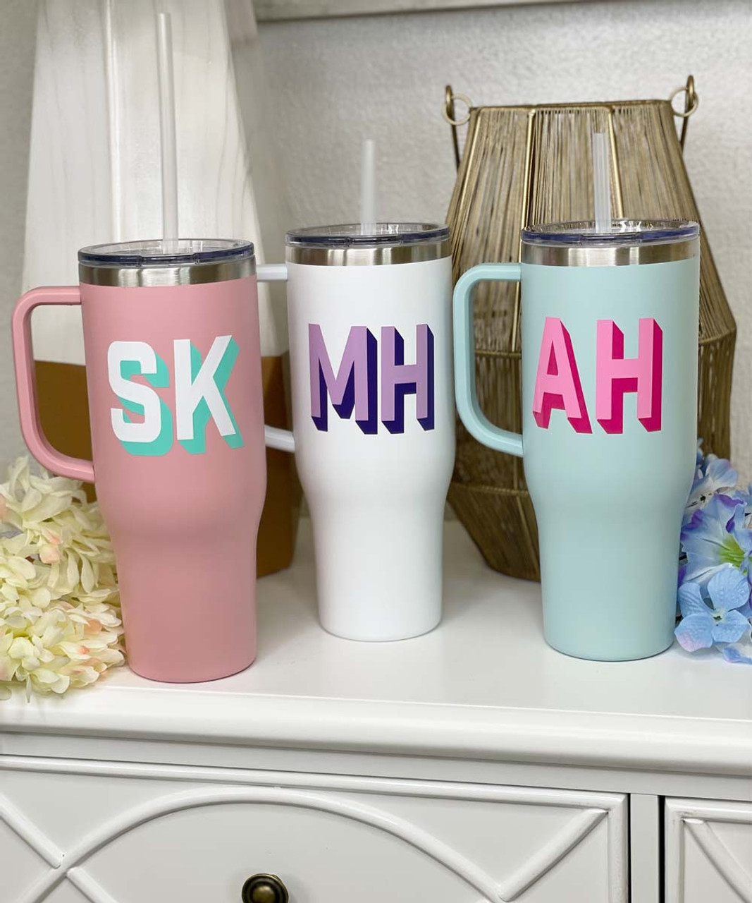 https://cdn11.bigcommerce.com/s-rrje11zjnk/images/stencil/1280x1280/products/33858/73193/shadow-block-monogrammed-40-oz-tumbler-with-handle__72018.1675387095.jpg?c=1