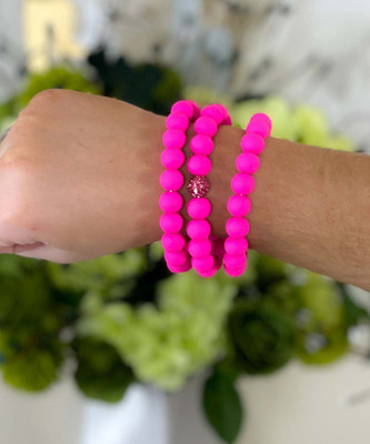 I love pink bracelet model