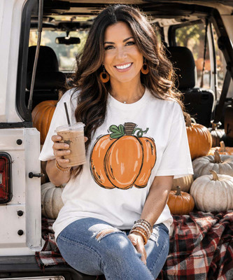 doodle pumpkin tee model image