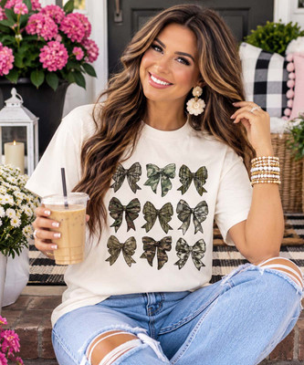 camo bows tee model image