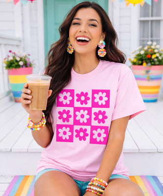 checkerboard flower graphic tee model 1