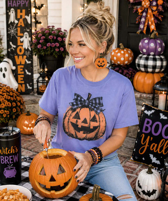 jack o lantern with plaid bow tee model image