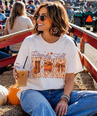 howdy fall tee model image