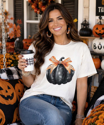 black glitter pumpkin with bow graphic tee model image
