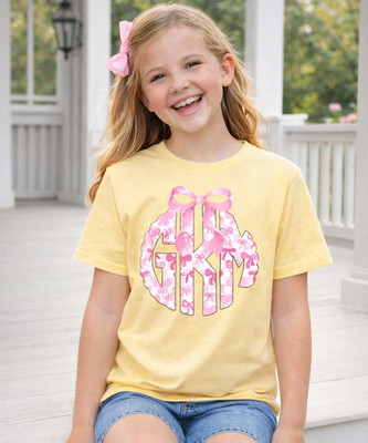 Girls comfort colors pink bow monogram graphic tee model