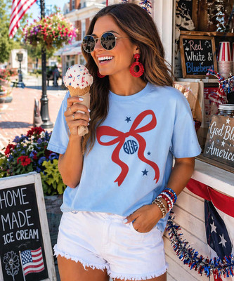 scallop monogram patriotic bow comfort colors tee model image