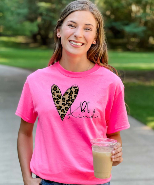 Pink leopard discount t shirt