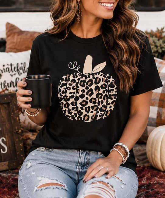 leopard pumpkin tee model image close up