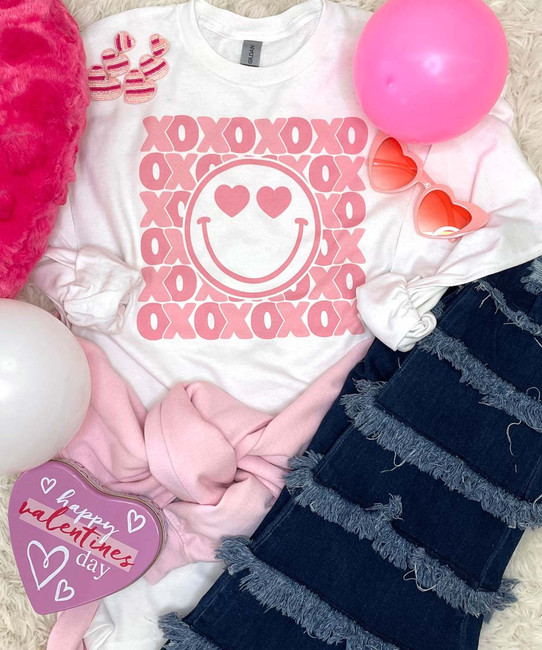  XOXO Smiley Face Valentine's Day Graphic Tee 
