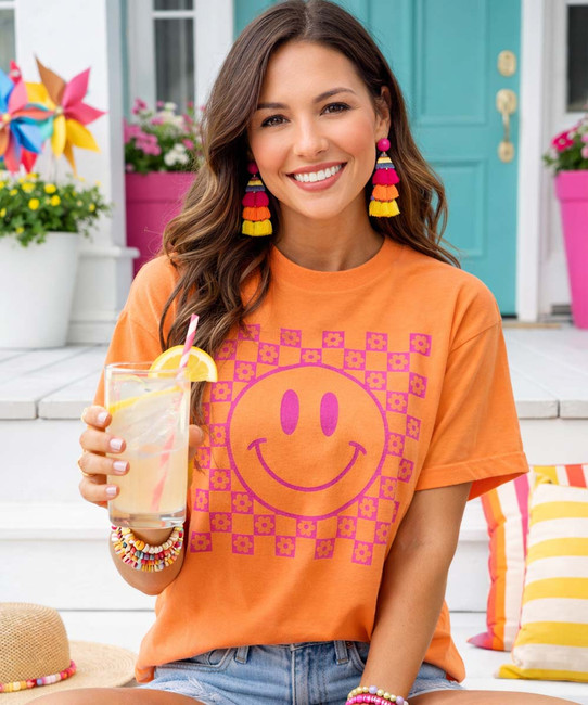 flower checkerboard smile graphic tee model 2