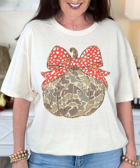 camo pumpkin with bow tee close up