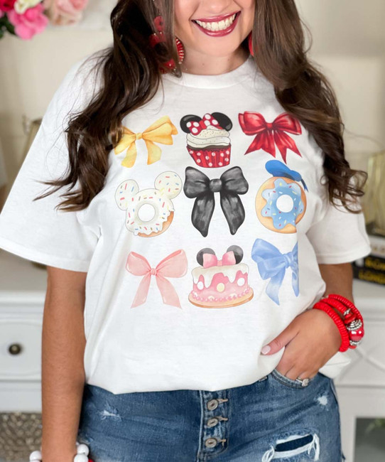 magic and bows tee close up