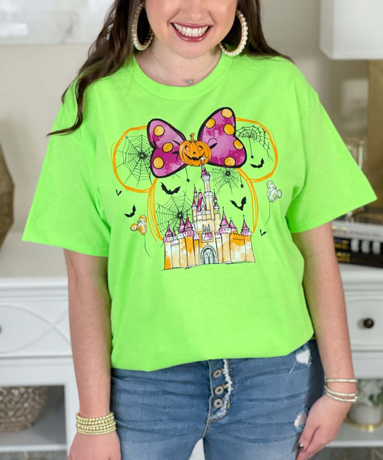 halloween castle with bow graphic tee cose up