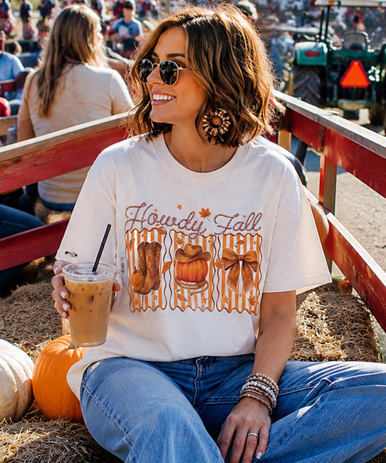 howdy fall tee model image