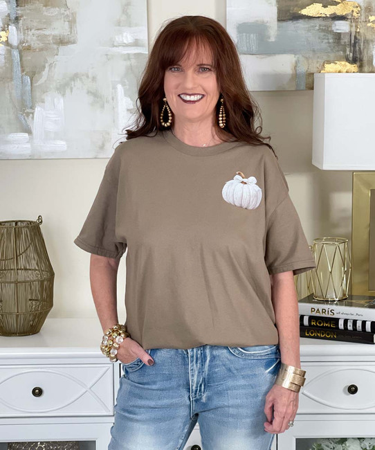 pocket white pumpkin with bow tee