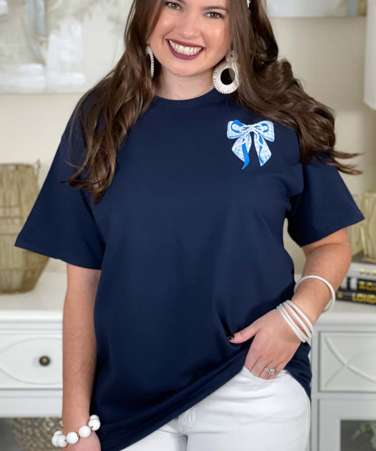 pocket blue gingham bow with pearls tee close up