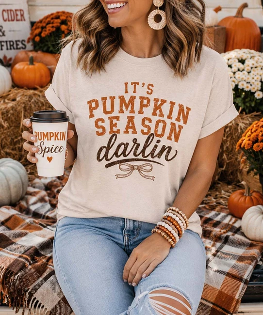it's pumpkin season darlin tee model image close up