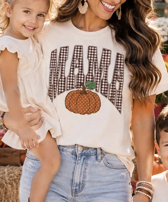 Leopard cozy season tee model image close up