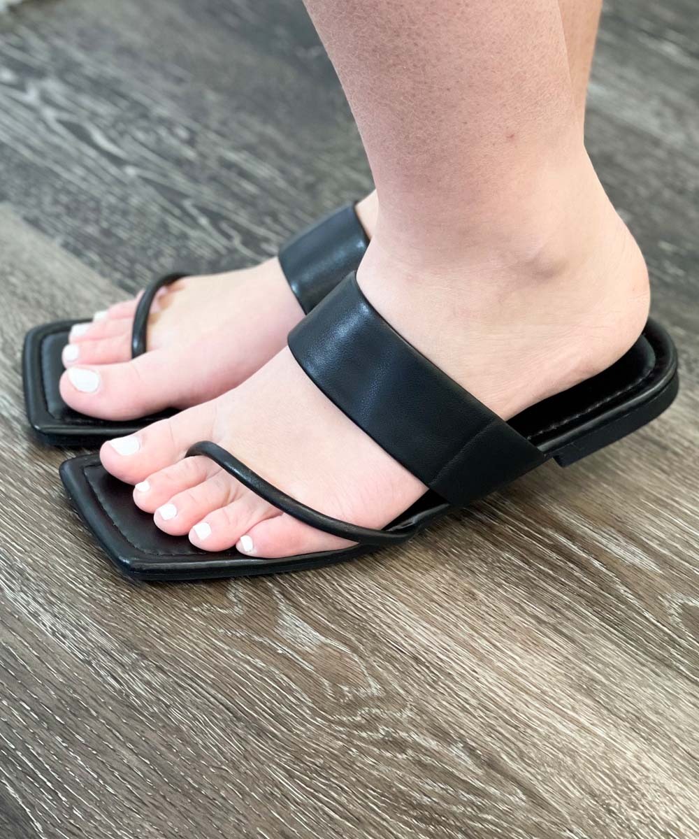 square toe sandal / black