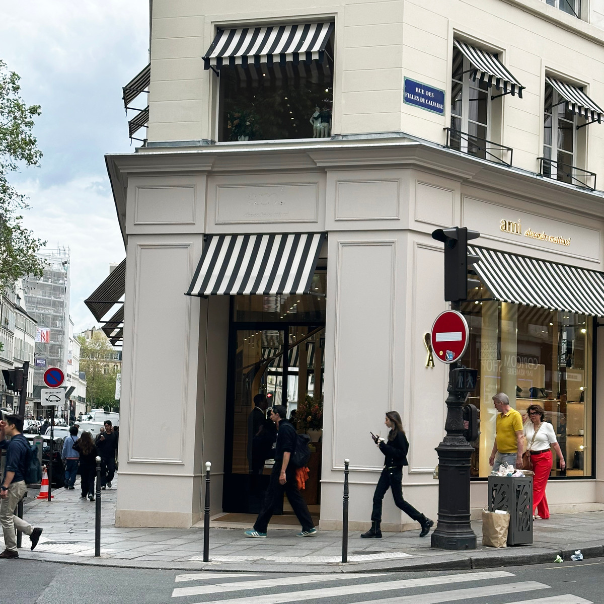 Located on the corner of Rue de Turenne and Rue des Filles du Calvaire, the AMI Paris flagship store reflects the brand's effortless Parisian style with contemporary fashion, minimalist interiors and a distinctly local identity.