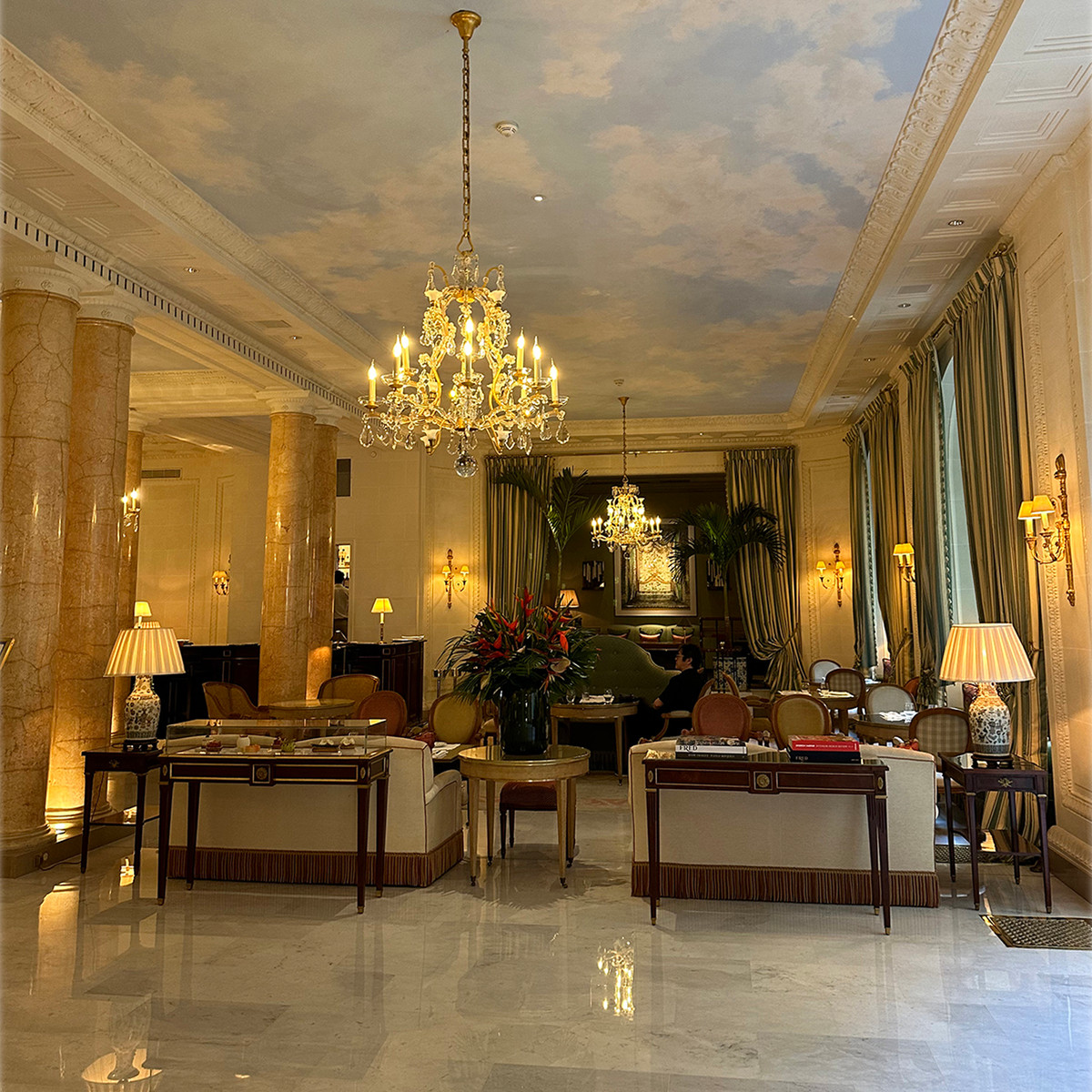 Hôtel Le Bristol Paris | Palace Prestige & Refined Business Luxury
On Rue du Faubourg Saint-Honoré, surrounded by Hermès, Chanel, and Lanvin, Hôtel Le Bristol Paris offers discreet grandeur for both leisure and business. Dine at Epicure or 114 Faubourg, unwind in the La Prairie Spa, and enjoy a setting where elegance feels effortless — curated by TLC Paris Concierge.