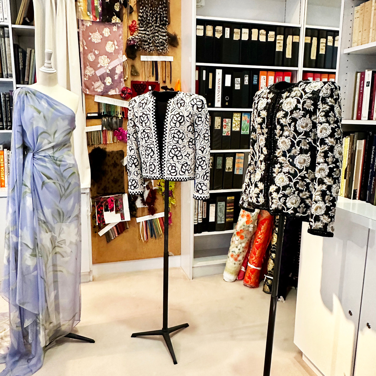 From Fabric Sample to Finished Garment
Textile swatches, embroidery studies and couture jackets illustrate the development process behind a collection. These rare pieces reveal how ideas evolved from material experimentation into finished runway creations.