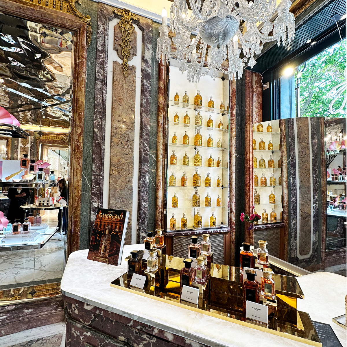 Maison Guerlain, Champs-Élysées
Inside Guerlain’s historic Champs-Élysées address, where ornate marble, crystal chandeliers and the Maison’s iconic Bee Bottles reflect nearly two centuries of Parisian perfume heritage.