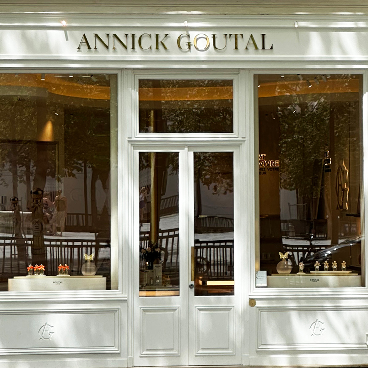 Annick Goutal – Luxury French Perfumes and Signature Scents:
Experience the luxury of Annick Goutal, where each fragrance tells a unique story. With a passion for craftsmanship and elegance, Annick Goutal creates signature scents that embody the essence of French sophistication and timeless beauty.

Découvrez le luxe d'Annick Goutal, où chaque fragrance raconte une histoire unique. Avec une passion pour l'artisanat et l'élégance, Annick Goutal crée des parfums signature qui incarnent l'essence de la sophistication française et de la beauté intemporelle.