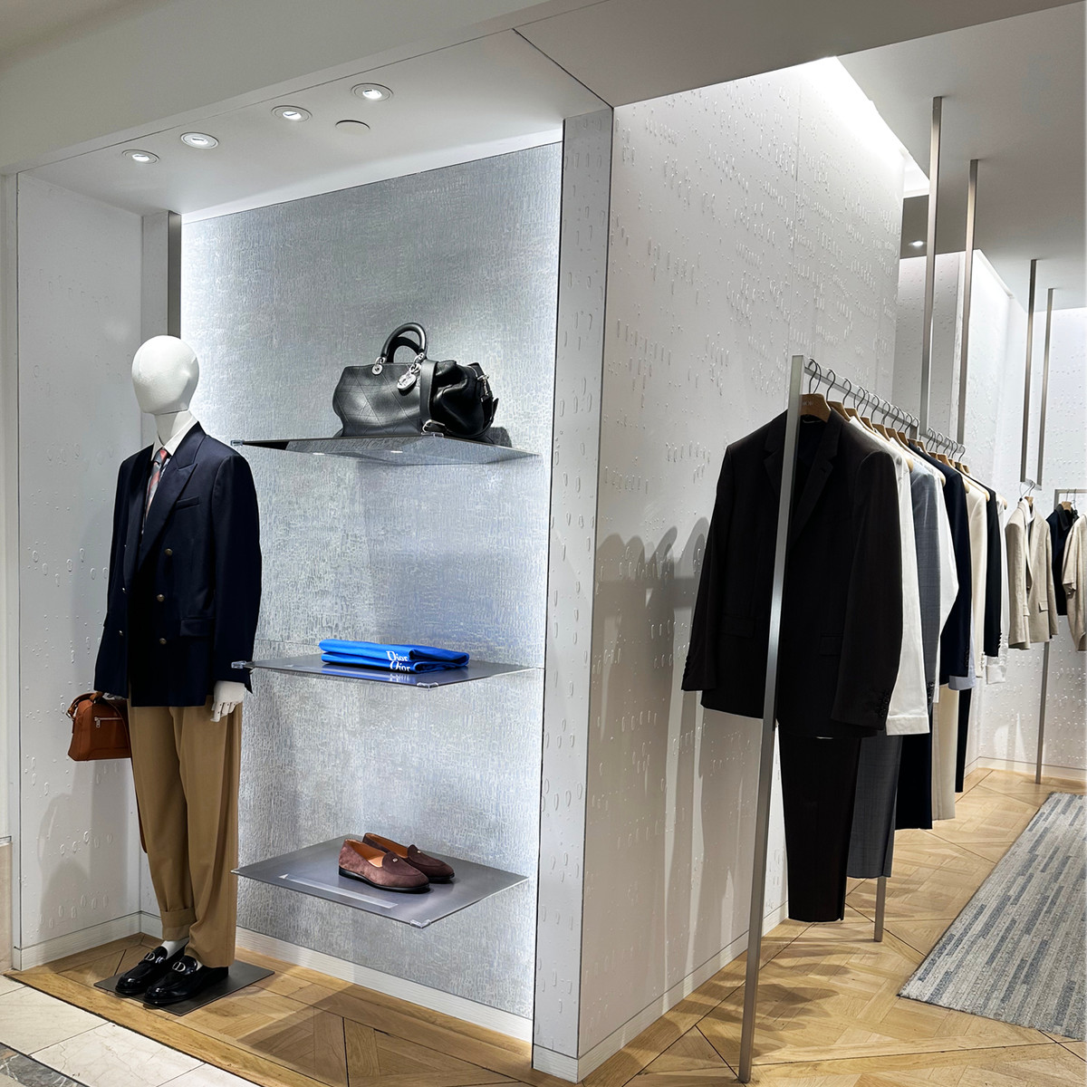 Experience the perfect blend of classic tailoring and modern streetwear with Dior Men, presented by TLC Paris Concierge. A collection where luxury meets everyday style.