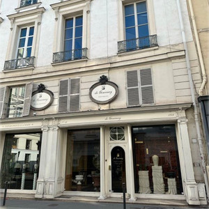 Parisian Decoration Houses
Elegant façades hide some of the Left Bank's most respected names in decoration, fabrics and bespoke interiors, attracting designers and collectors from around the world.