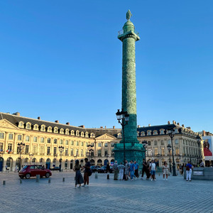 Golden Hour on Place Vendôme
As the afternoon light moves across the square, the Vendôme Column and surrounding façades take on warmer tones that soften the formality of one of Paris' most prestigious addresses.