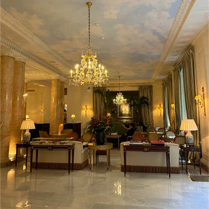 Hôtel Le Bristol Paris | Palace Prestige & Refined Business Luxury
On Rue du Faubourg Saint-Honoré, surrounded by Hermès, Chanel, and Lanvin, Hôtel Le Bristol Paris offers discreet grandeur for both leisure and business. Dine at Epicure or 114 Faubourg, unwind in the La Prairie Spa, and enjoy a setting where elegance feels effortless — curated by TLC Paris Concierge.