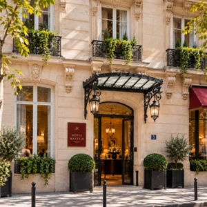 Hôtel Mayfair Paris reflects a more traditional side of the city—where classic architecture, quiet streets, and warm interiors create a discreet and timeless stay near the Tuileries.