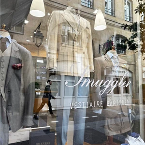Smuggler Paris embodies the art of fine French tailoring, offering bespoke suits designed for the modern gentleman. Discover luxury and timeless elegance, curated by TLC Paris.

Smuggler Paris incarne l'art du tailleur français de haute qualité, offrant des costumes sur-mesure conçus pour l'homme moderne. Découvrez le luxe et l'élégance intemporelle, sélectionnés par TLC Paris.