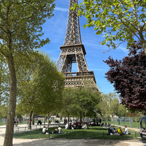 Champ de Mars Park – Iconic Eiffel Tower Views & Perfect Paris Picnic Spot