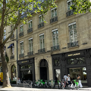 Saint Laurent Men blends precision tailoring with rock-chic attitude — from the Champs-Élysées flagship to the calm Left Bank boutique near Place Saint-Sulpice. Explore sleek leather jackets, sculptural coats & Parisian nonchalance, then unwind at Café de Flore or Hôtel Lutetia on Boulevard Saint-Germain.