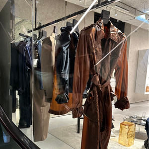 Saint Laurent Men blends precision tailoring with rock-chic attitude — from the Champs-Élysées flagship to the calm Left Bank boutique near Place Saint-Sulpice. Explore sleek leather jackets, sculptural coats & Parisian nonchalance, then unwind at Café de Flore or Hôtel Lutetia on Boulevard Saint-Germain.