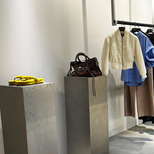 Balenciaga shoes redefine movement — sculptural heels, sleek boots, comfortable edgy sandals & futuristic sneakers born from Parisian energy. Along Avenue Montaigne & Rue Saint-Honoré, each step becomes design in motion. Bold, architectural, and unmistakably modern — this is Paris walking to Balenciaga’s rhythm.
