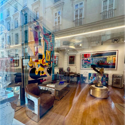 Modern Galleries & Contemporary Design
A street where contemporary art sits comfortably beside centuries of history, Rue des Saints-Pères has long attracted galleries, collectors and creative studios from Saint-Germain-des-Prés to the Seine.