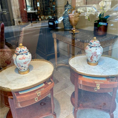 Antiques & Timeless Objects
Marble, bronze, porcelain and polished wood sit side by side in a world where craftsmanship and patina matter more than trends.